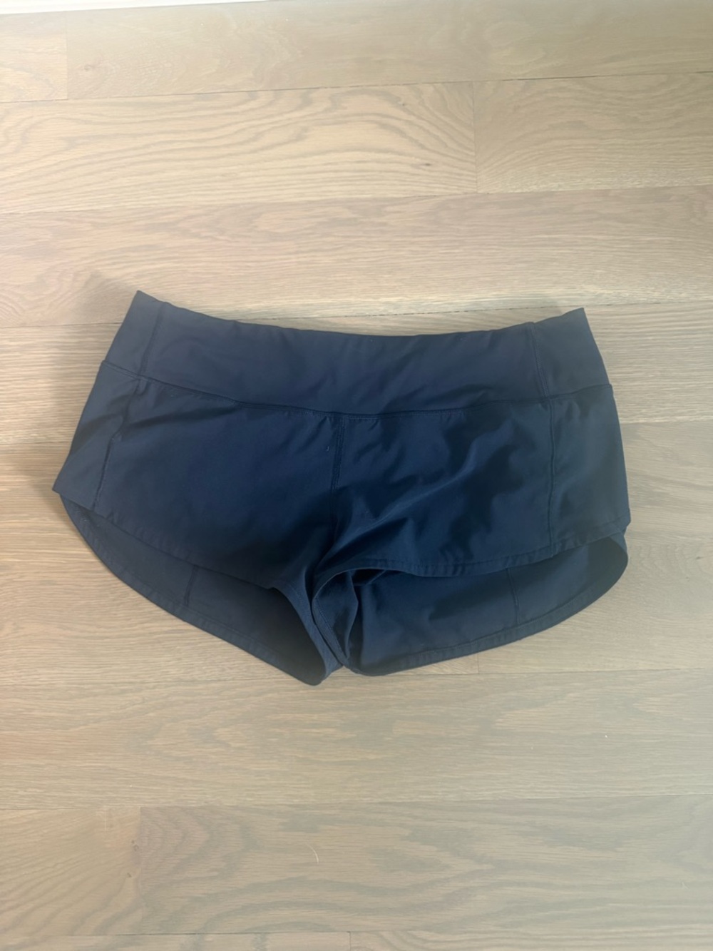 Lululemon speed up low rise 2.5” shorts